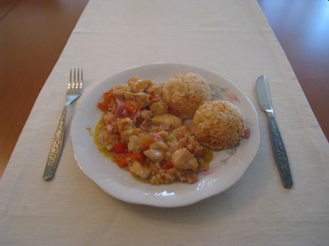 Pierś kurczaka z szynką i papryką Pierś kurczaka z szynką i papryką