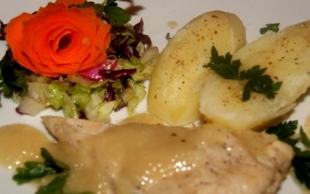 Pierś na parze w sosie jabłkowo-imbirowym Pierś na parze w sosie jabłkowo-imbirowym