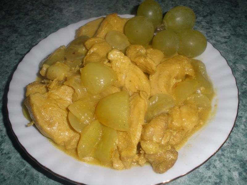 Pierś w sosie winogronowym  Pierś w sosie winogronowym