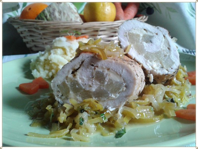 Pierś z ananasem w porach duszonych w winie Pierś z ananasem w porach duszonych w winie
