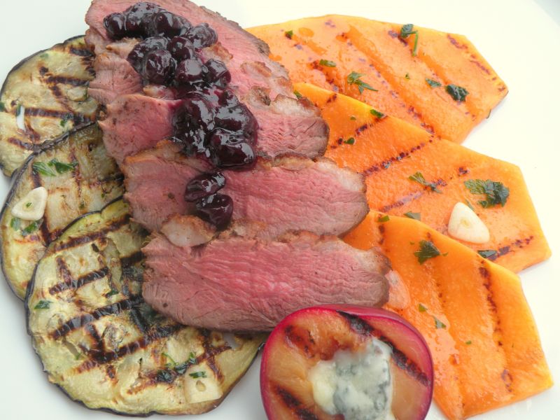 Pierś z gęsi na carpaccio z dyni i bakłażana