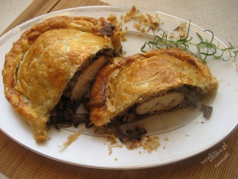 Pierś z indyka w cieście francuskim z grzybami Pierś z indyka w cieście francuskim z grzybami