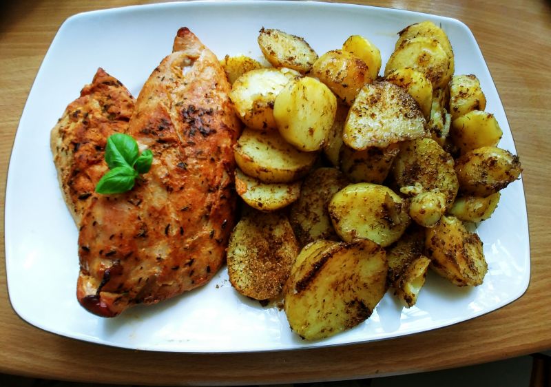 Pierś z indyka w marynacie miodowo - musztardowej Pierś z indyka w marynacie miodowo - musztardowej