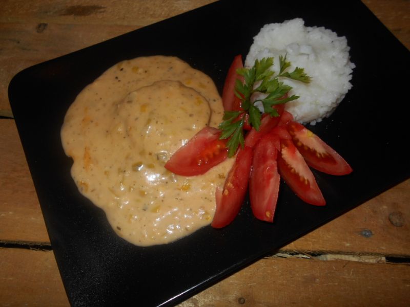 Pierś z indyka w sosie porowo-śmietanowym