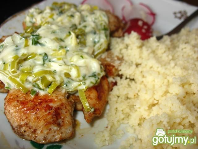 Pierś z indyka w sosie porowym Pierś z indyka w sosie porowym