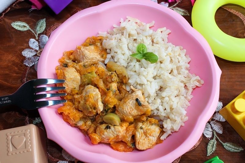 Pierś z indyka z cukinią, marchewką i porem Pierś z indyka z cukinią, marchewką i porem