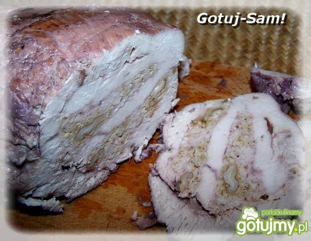 Pierś z indyka z farszem orzechowym