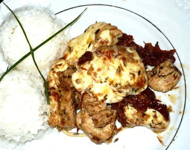 Pierś z indyka z suszonymi pomidorami