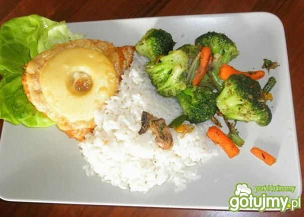 Pierś z indyka zapiekana  serem i ananas Pierś z indyka zapiekana  serem i ananas