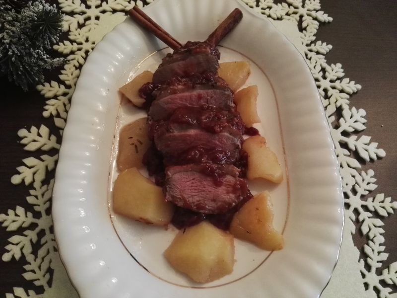 Pierś z kaczki w sosie piernikowo - jabłkowym