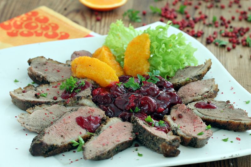 Pierś z kaczki w sosie wiśniowo pomarańczowym 