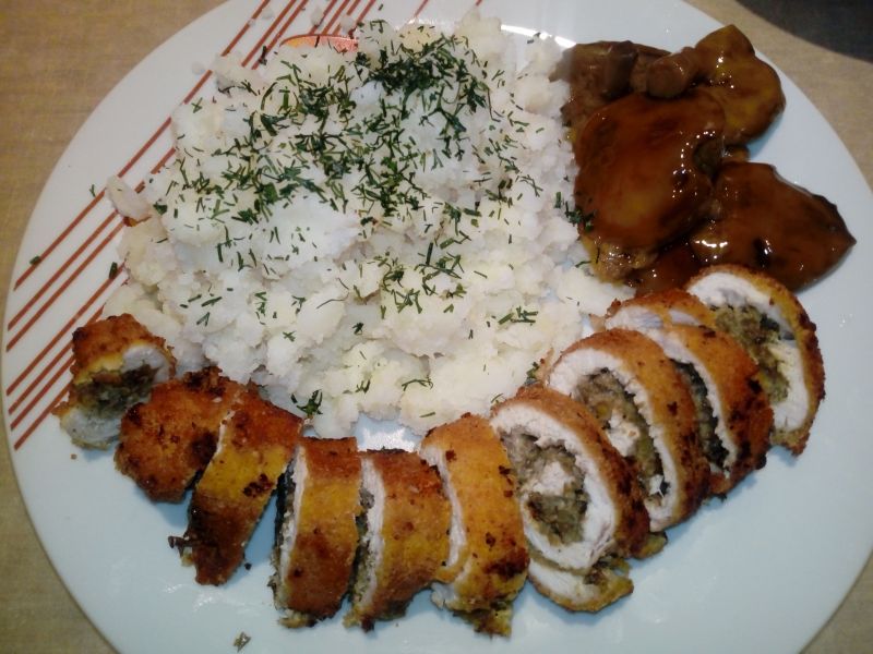 Pierś z kurczaka faszerowana soczewicą Pierś z kurczaka faszerowana soczewicą