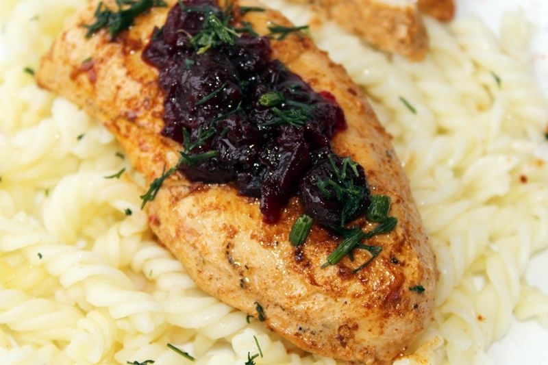 Pierś z kurczaka marynowana w maślance -z żurawiną Pierś z kurczaka marynowana w maślance -z żurawiną