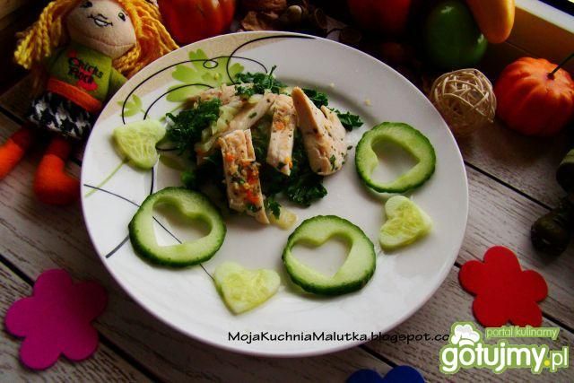 Pierś z kurczaka na jarmużu 