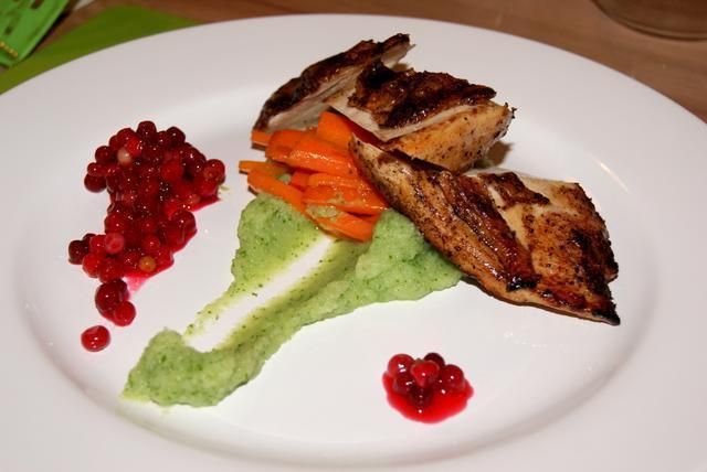 Pierś z kurczaka na puree z pietruszki Pierś z kurczaka na puree z pietruszki