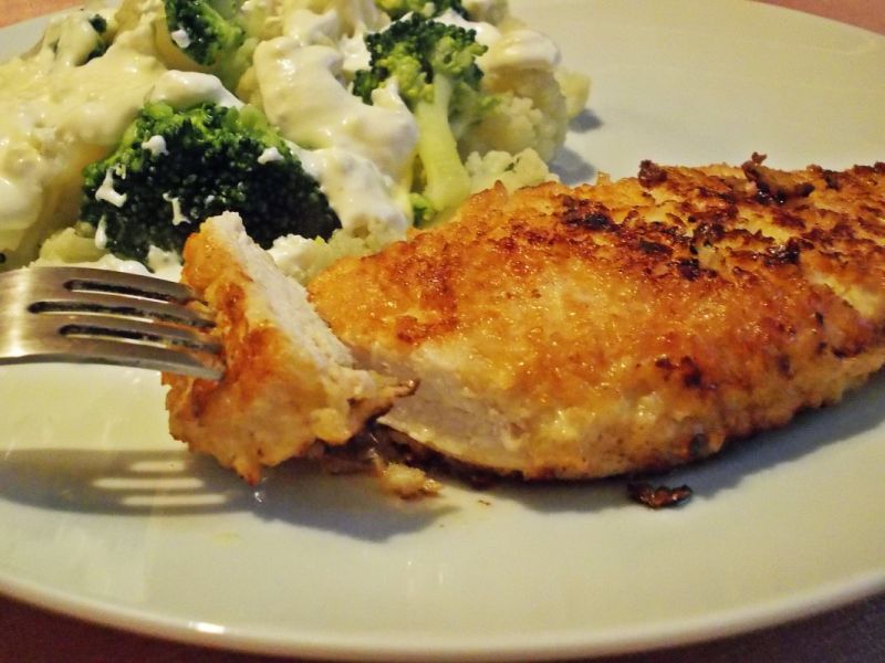 Pierś z kurczaka panierowana kalafiorem