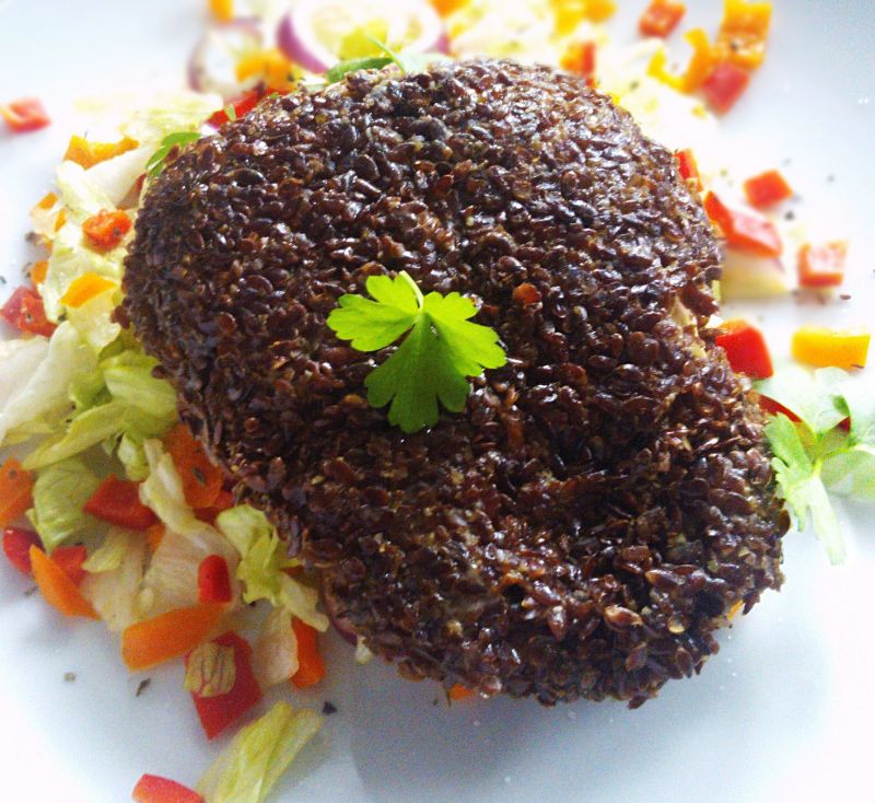 Pierś z kurczaka panierowana siemieniem lnianym na Pierś z kurczaka panierowana siemieniem lnianym na