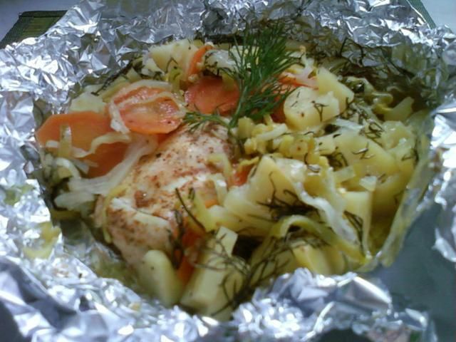 Pierś z kurczaka pieczona w warzywach