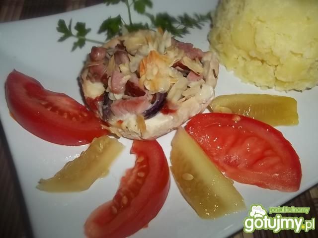 Pierś z kurczaka pieczona z migdałami