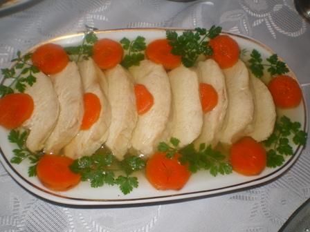 Pierś z kurczaka w galarecie Pierś z kurczaka w galarecie