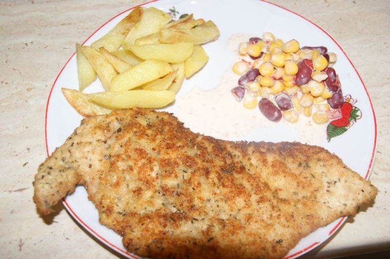 Pierś z kurczaka w panierce z parmezanem i ziołami Pierś z kurczaka w panierce z parmezanem i ziołami