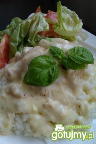 Pierś z kurczaka w sosie cytrynowym.