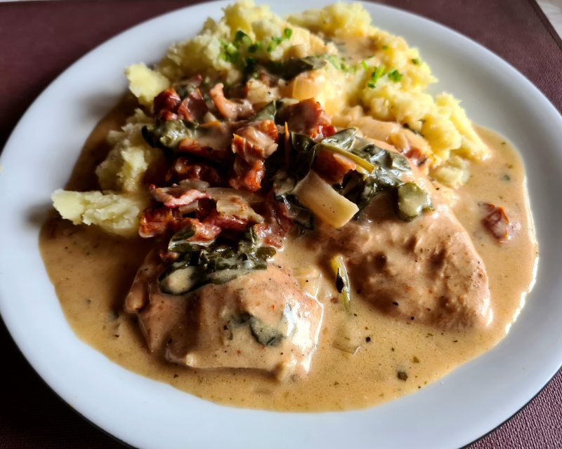 Pierś z kurczaka w sosie szpinakowym