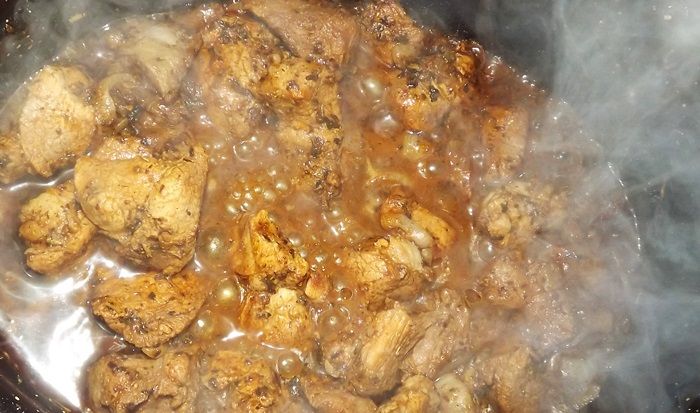 Pierś z kurczaka w sosie własnym