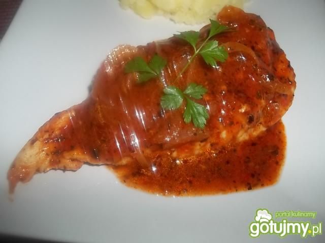 Pierś z kurczaka w sosie  z cebulą