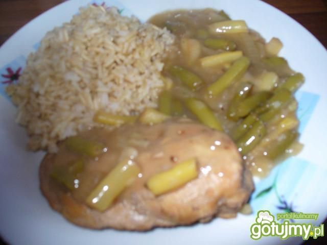 Pierś z kurczaka w winie z fasolką szpar