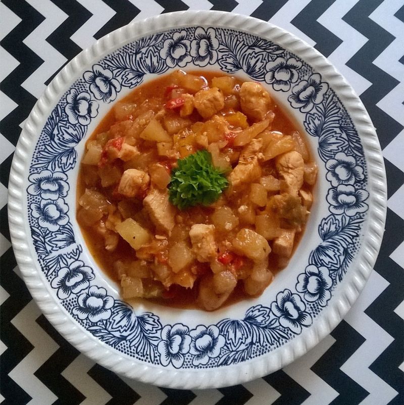 Pierś z kurczaka z kalarepką i papryką 