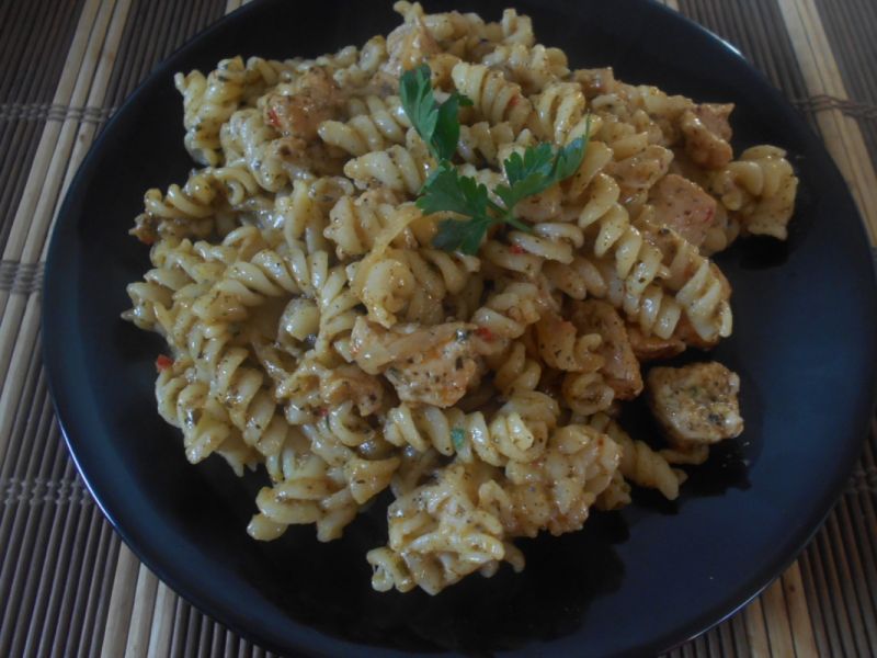 Pierś z kurczaka z makaronem Pierś z kurczaka z makaronem