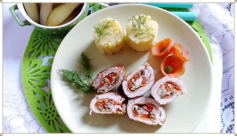 Pierś z kurczaka z marchewką,pap.konserw. i mozzar