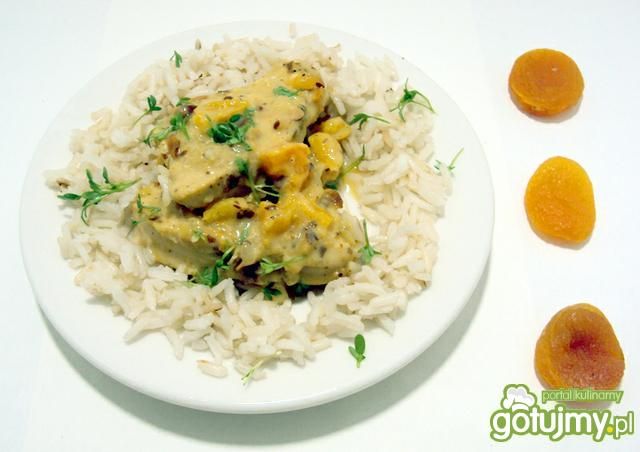 Pierś z kurczaka z morelami i migdałami