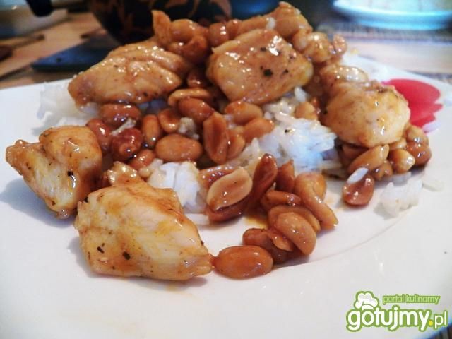 Pierś z kurczaka z orzeszkami i miodem