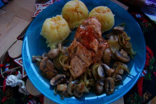 Pierś z kurczaka z pieczarkami  Pierś z kurczaka z pieczarkami