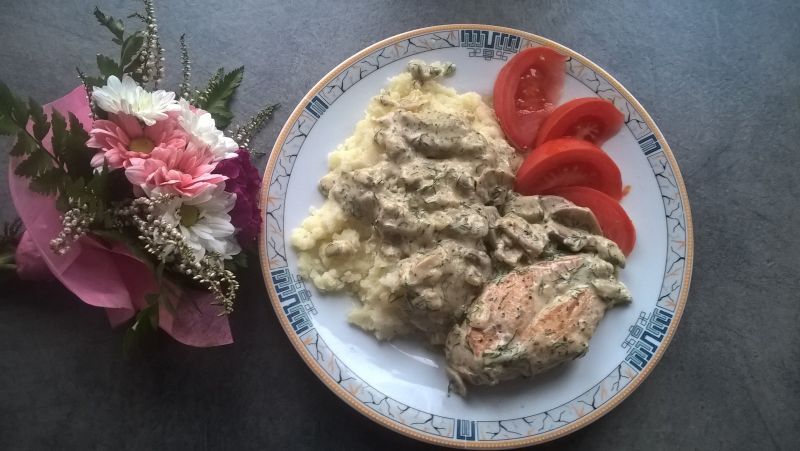 Pierś z kurczaka z pieczarkami i mascarpone Pierś z kurczaka z pieczarkami i mascarpone