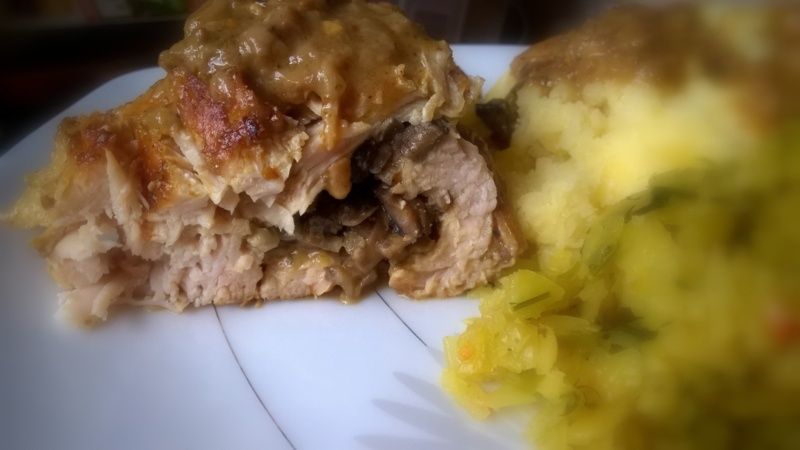 Pierś z kurczaka z pieczarkami w sosie pieczarkowy
