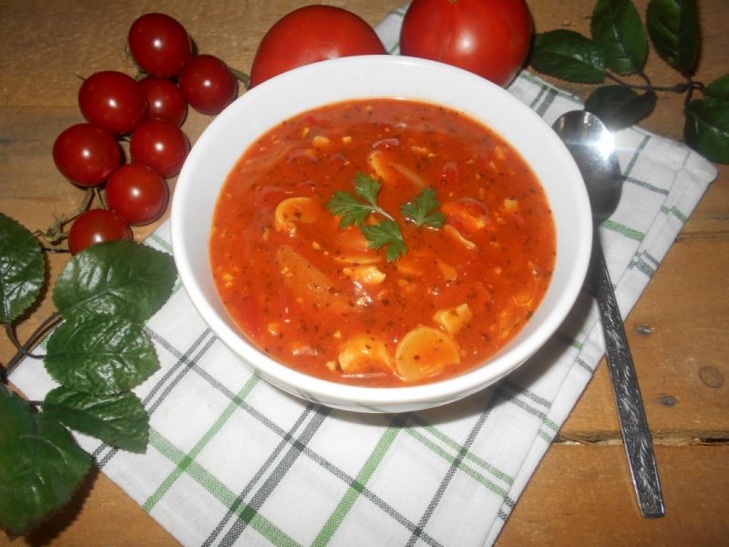 Pierś z kurczaka z pieczarkami w sosie pomidorowym Pierś z kurczaka z pieczarkami w sosie pomidorowym