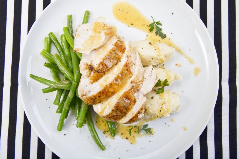 Pierś z kurczaka z purée ziemniaczano-selerowym Pierś z kurczaka z purée ziemniaczano-selerowym