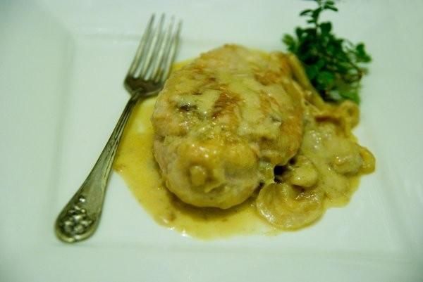 Pierś z kurczaka z serem gorgonzola Pierś z kurczaka z serem gorgonzola