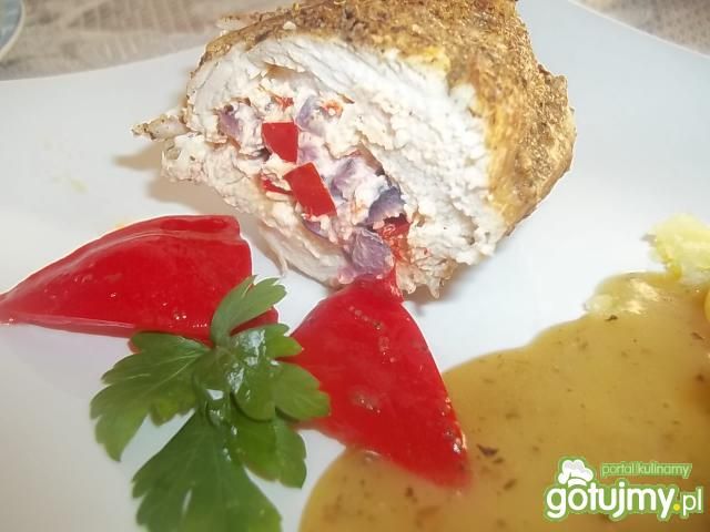 Pierś z kurczaka z serkiem i papryką Pierś z kurczaka z serkiem i papryką