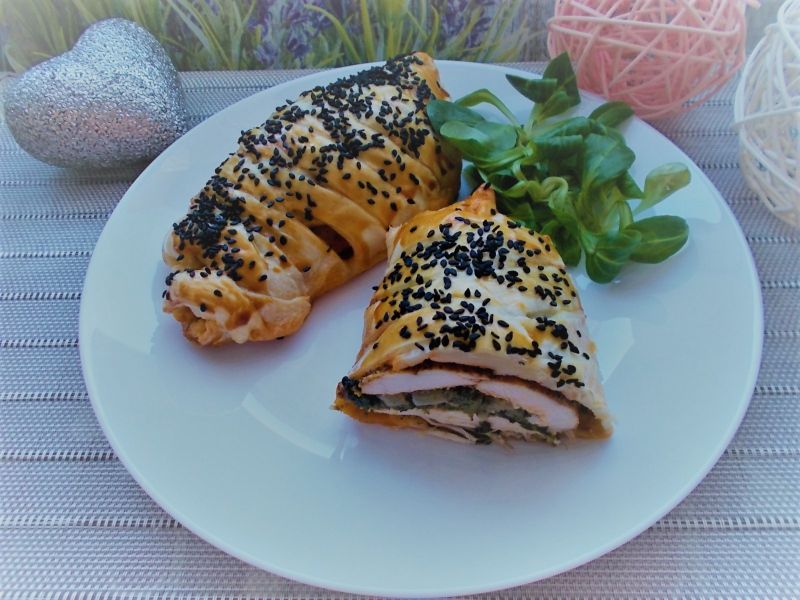 Pierś z kurczaka zapiekana w cieście francuskim 