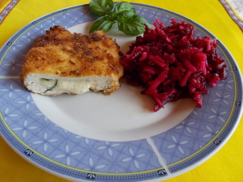 Pierś  z mozzarellą i bazylią  Pierś  z mozzarellą i bazylią