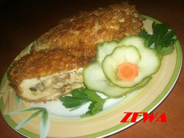 Pierś z pieczarkami i żółtym serem Pierś z pieczarkami i żółtym serem