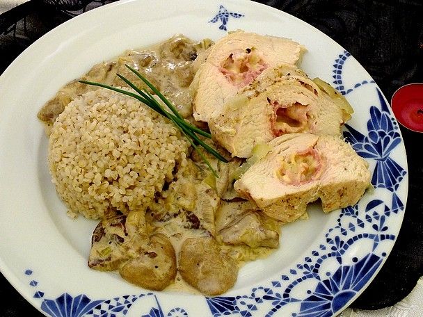 Pierś z piekarnika nadziana serem i szynką Pierś z piekarnika nadziana serem i szynką