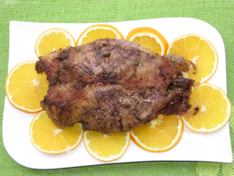 Piersi gęsie pieczone na jabłkach