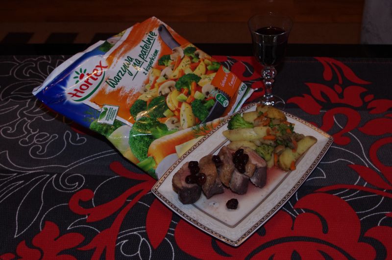 Piersi kaczki w sosie z czerwonego wina i żurawiny 