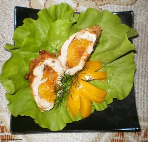 Piersi kurczaka nadziewane brzoskwiniami Piersi kurczaka nadziewane brzoskwiniami