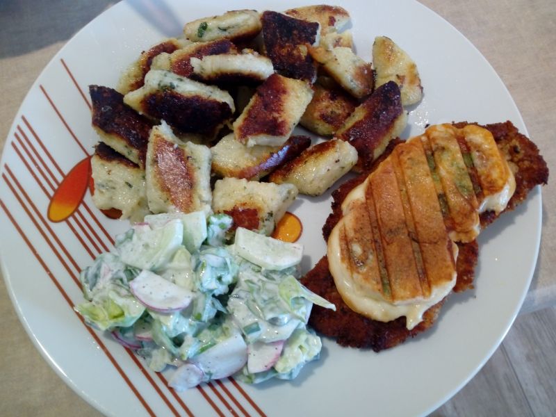 Piersi z kurczaka grillowane z serem i pomidorem Piersi z kurczaka grillowane z serem i pomidorem